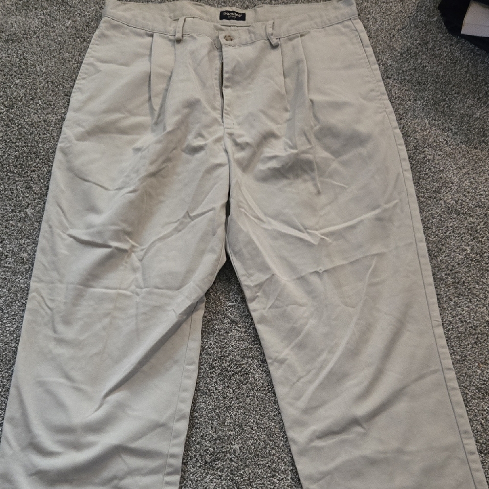 Dockers Men's Light Tan Chinos